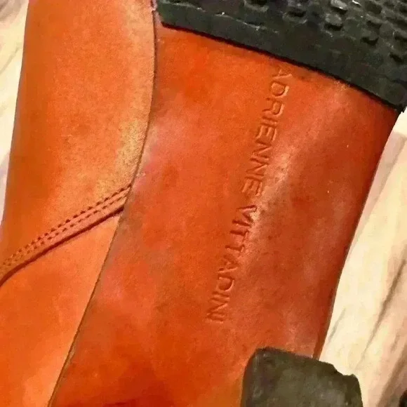 Adrienne VIttadini - Picture 3 of 5